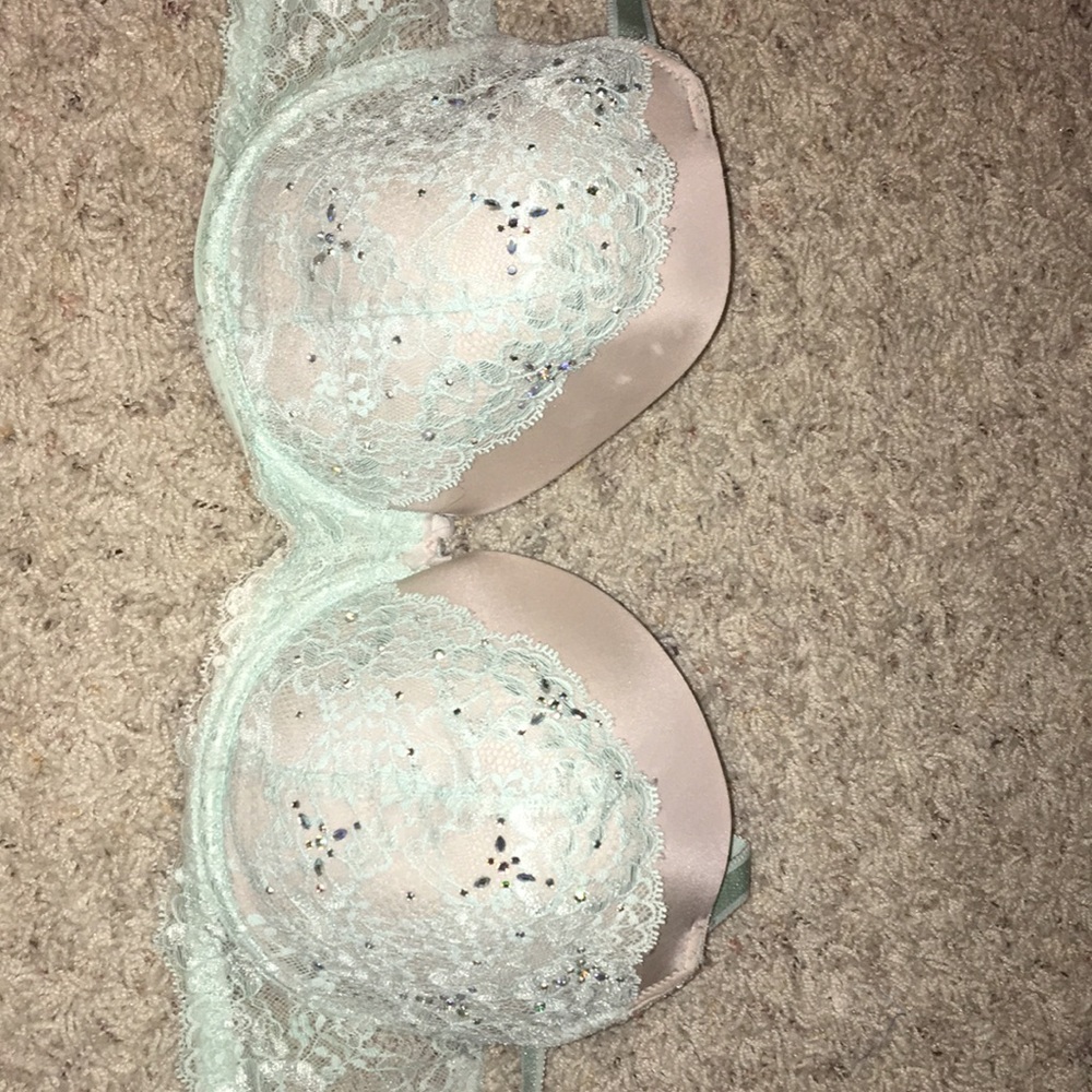 Vs bra